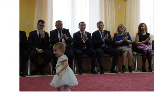 Азов: "майские" указы президента выполняются