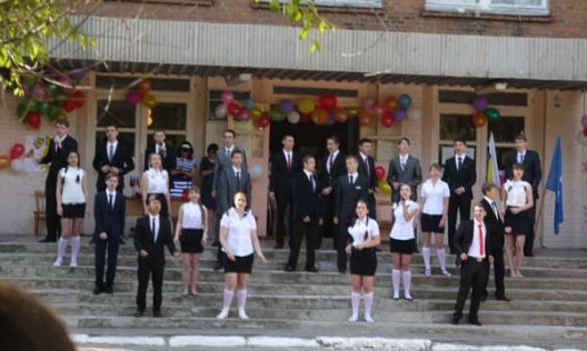 Азов: последний звонок (фоторепортаж из 14-й школы)