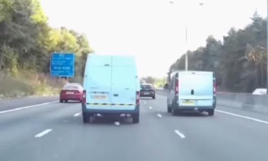 Двое сумасшедших на дороге (+видео)