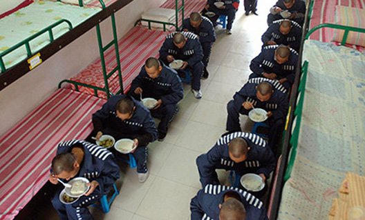 Китай: экскурсии чиновников в тюрьмы