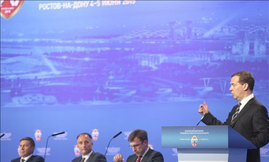 Медведев в Ростове-на-Дону: Россия способна сама себя прокормить