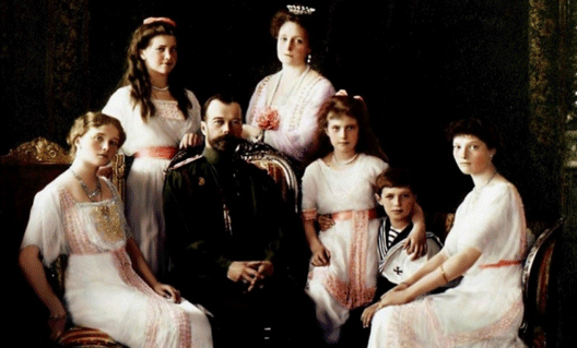 Медведев поручил повторно исследовать останки царской семьи