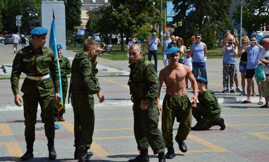 По следам Дня ВДВ в Азове (фото - Анатолий Лубенец)