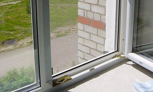 Азов: полуторагодовалая девочка выпала из окна