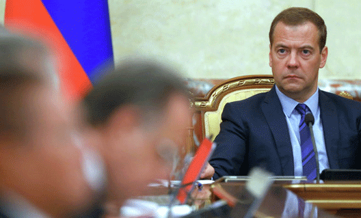 Медведев предложил фонтанировать идеями тише