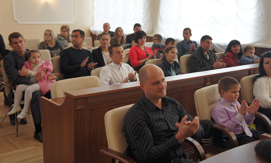 Азов: 22 семьи получили жилищные сертификаты