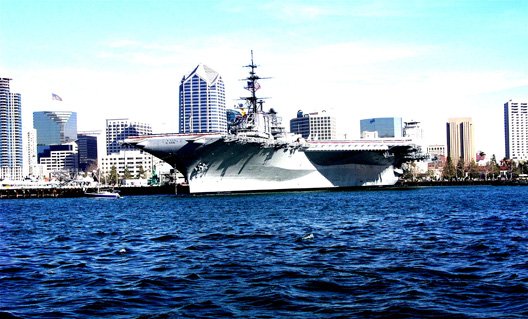 Адмирал США уволен из-за любви к поргографии