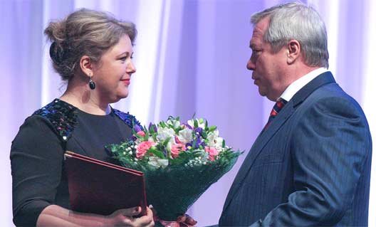 Губернатор Дона поздравил женщин стихами Пушкина