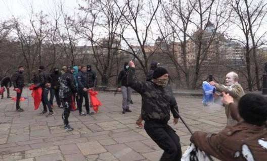 Украина: как пенсионеры дали отпор "Азову" (+видео)