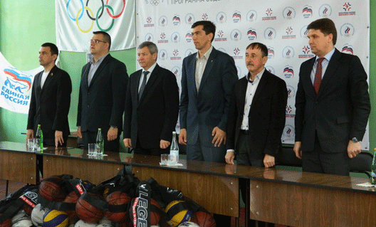 Трем азовским школам передали спортинвентарь от Олимпийского комитета