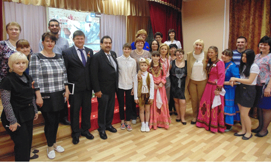 Азов: гости из Агланджи посетили центр помощи детям