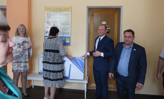 Азов: два подарка от четырех депутатов