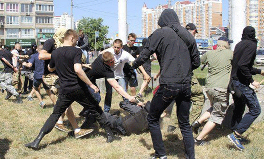 В Киеве растерзали нациста - участника АТО (+видео)