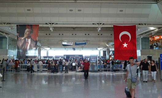 Терракт в стамбульском аэропорту: арестованы подозреваемые