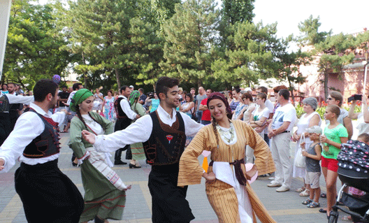 Участники фестиваля "Содружество" уже в Азове
