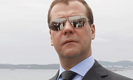 Как Дмитрию Медведеву подарили не то, что можно