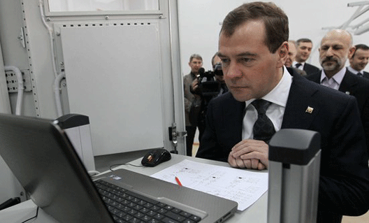 Дмитрий Медведев: Соцсети - не добро. Но и не зло... Одноклассники ликуют.
