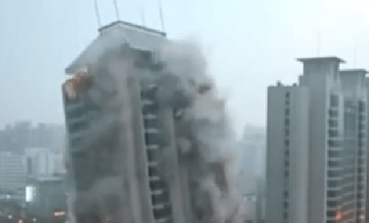 В Китае снесли 19 зданий за 10 секунд (+видео)