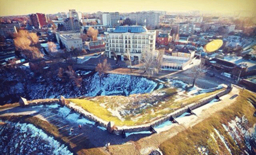 Азов: власть против установки большой стелы в центре города