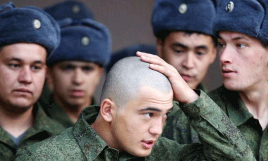 В Госдуме предлагают призывать в армию до 30 лет