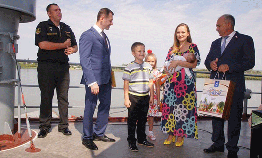 Маленькие азовчане вышли в свет на борту "Азова"