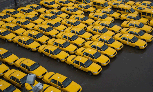 С Нового года все такси обязаны пожелтеть или побелеть
