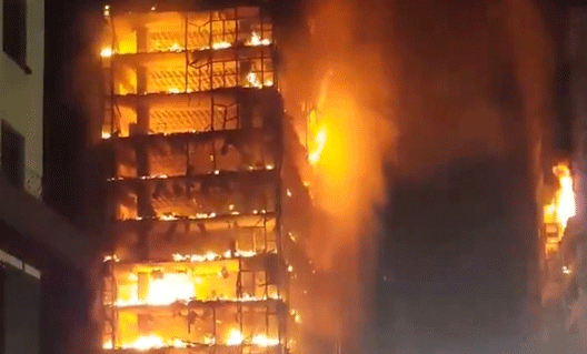 Бразилия: в Сан-Пауло во время пожара рухнула высотка (+видео)