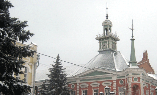 Азов: на здание нашего музея устновили обновленный шатер алькежа со шпилем (+видео)