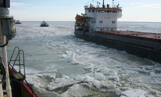 Азов: морской порт заявил об окончании периода ледовой проводки судов