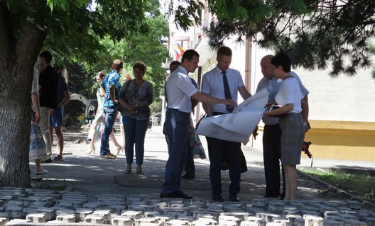 Азов: о судьбе деревьев на Петровском бульваре