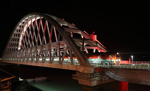 Первый пассажирский поезд прибыл в Севастополь через Крымский мост
