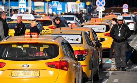 Волгоград: пассажир напал на женщину - водителя такси