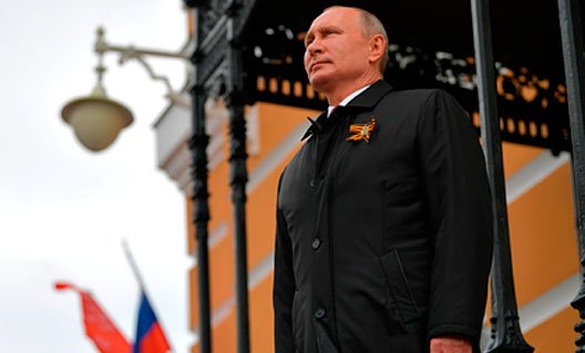 Путин назвал даты проведения Парада Победы и шествия "Бессмертного полка"