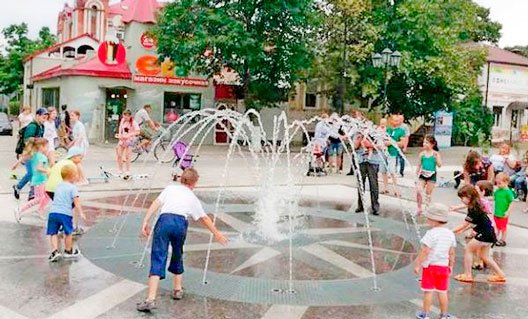 Азов: фонтан на Петровском бульваре (+видео Станислава Светлакова)