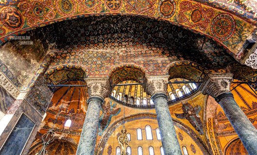 Cобор Святой Софии в Стамбуле стал мечетью