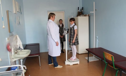 Россия: каждой школе предоставят по медработнику