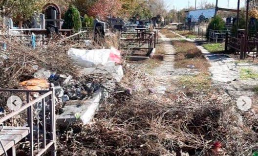 Азовский район: жители Кулешовки жалуются на захламлённое кладбище