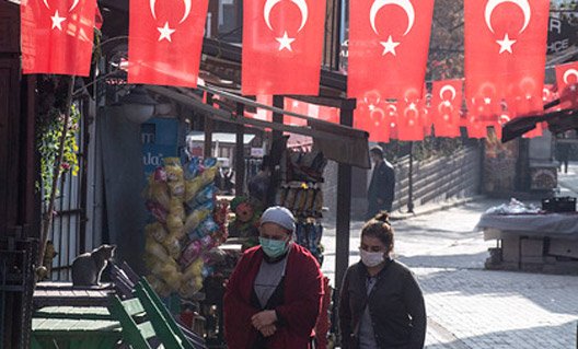 Турция: ревнивая жена попыталась заразить мужа плевками