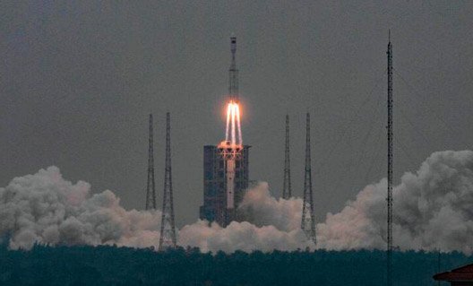 Китай запустил в космос многоразовую ракету