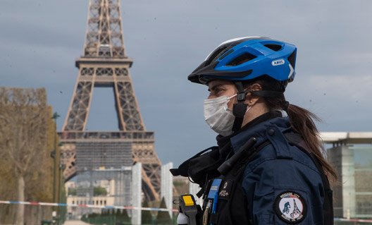 Во Франции предложили не праздновать Новый год