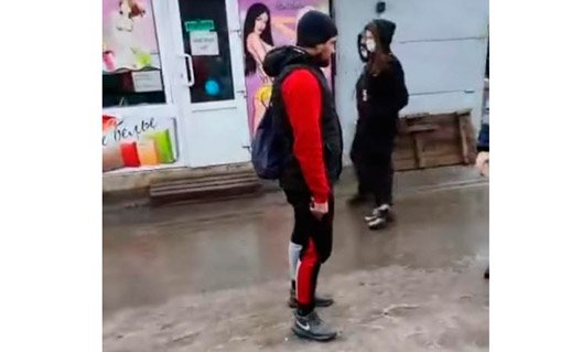Азов: сегодня днем некто размахивал ножом и матерился (+видео)