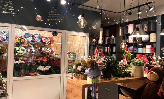 В Азове обокрали цветочный магазин: ущерб на 500 000 руб