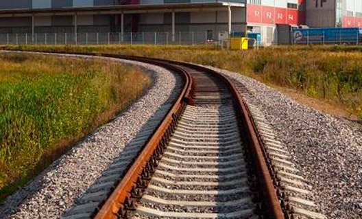 Азов: в промышленной зоне продают участок железной дороги