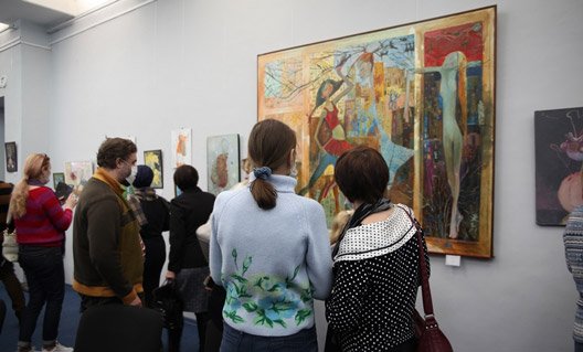 Азовский музей: открылась художественная выставка Натальи Чекалиной