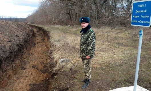 Украина: 400 км противотанковых рвов на границе с Россией