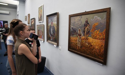 Азов: в "Меценате" открылась выставка  "Русь изначальная - сильная Россия"