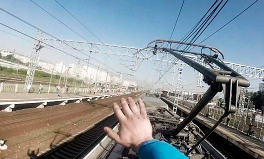Азов: на ж/д станции подросток чудом спасся после удара током