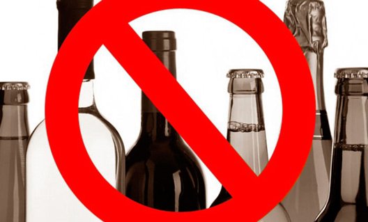 Азов: сегодня действует запрет на розничную продажу алкогольных напитков