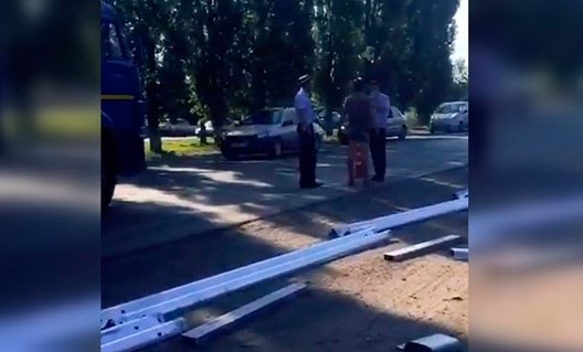 Азов: полуголый мужчина ударил сотрудника ДПС