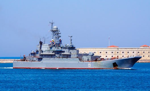 Наш БДК "АЗОВ" первым в новейшей истории получил кормовой Георгиевский военно-морской флаг
